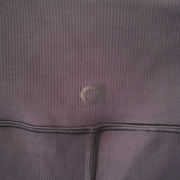 GapFit flared leg Yoga Pants - Picture 3 of 6